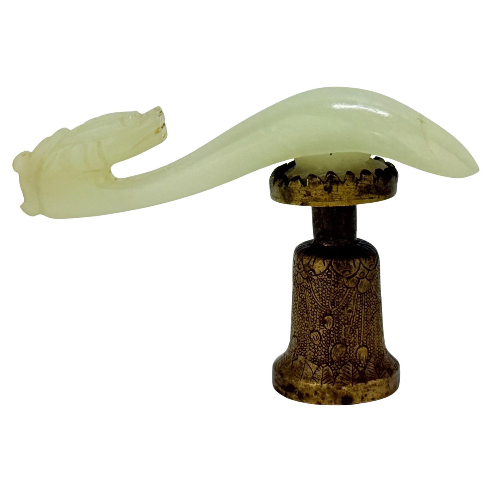 Antique Qing Dynasty Jade Dragon Belt Hook with Brass Stand: Antique Qing Dynasty Jade Dragon Belt Hook with Brass Stand This exquisite antique Chinese Qing Dynasty belt hook displays exceptional craftsmanship and intricate artistry characteristic of the period