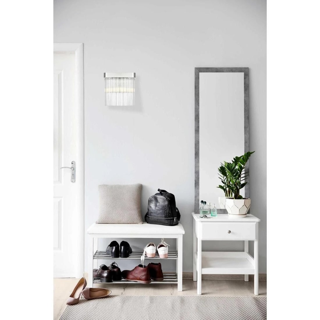 Harlow Chrome Wall Sconce 1 Light 9 Inch Wide: Harlow Chrome Wall Sconce 1 Light 9 Inch Wide This modern wall sconce features a high-quality chrome finish and a sleek, square design, ideal for bathroom or dining room settings. Measuring 9 inches i
