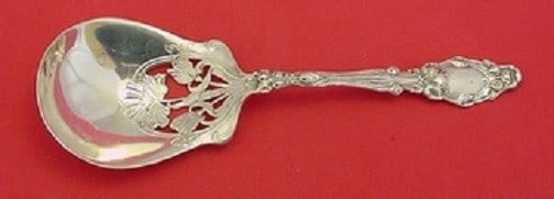 Gorham Virginiana Sterling Silver Pierced Flower Spoon 9 1/4": Gorham Virginiana Sterling Silver Pierced Flower Spoon 9 1/4" Enhance your dining experience with this exquisite Virginiana by Gorham sterling silver pea spoon. Crafted with intricate floral piercings