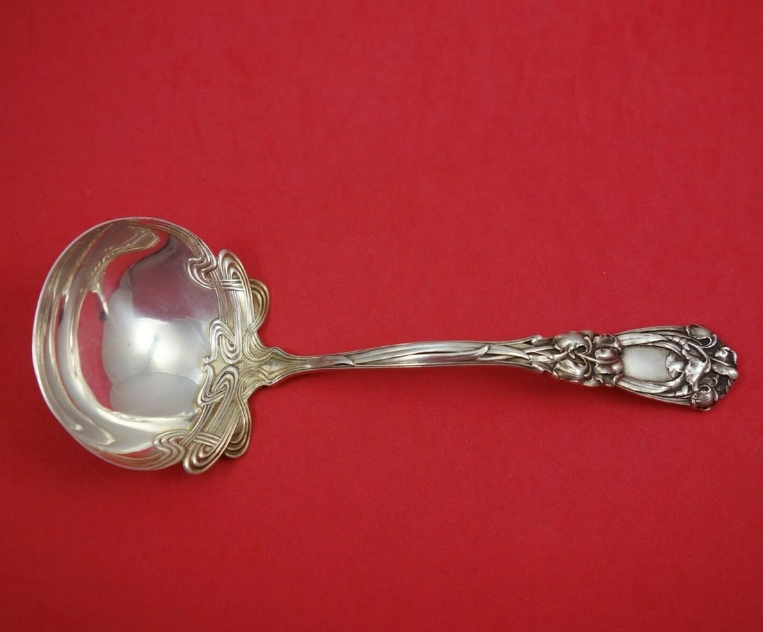 Durgin-Gorham Iris Sterling Silver Gravy Ladle 7 5/8 Antique: Durgin-Gorham Iris Sterling Silver Gravy Ladle 7 5/8 Antique This exquisite gravy ladle, crafted by Durgin-Gorham in the charming Iris pattern, is a stunning addition to any dining collection. Made fr