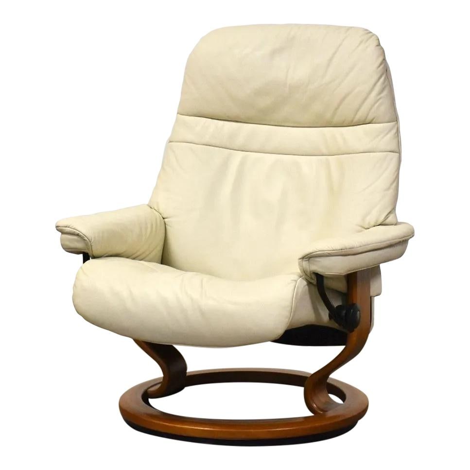 1970s Ekornes White Leather Teak Swivel Reclining Lounge Chair: 1970s Ekornes White Leather Teak Swivel Reclining Lounge Chair Experience ultimate relaxation with this stunning 1970s Ekornes lounge chair, featuring a sleek off-white leather upholstery and a stylis