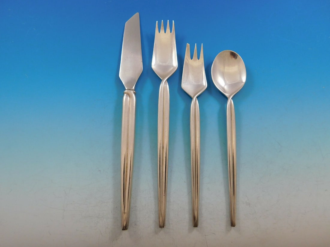 Celsa Trenza Sterling Silver 4-Piece Dinner Place Setting: Celsa Trenza Sterling Silver 4-Piece Dinner Place Setting Enhance your dining experience with this exquisite 4-piece place setting from the Trenza pattern by Celsa. Crafted from high-quality sterling 