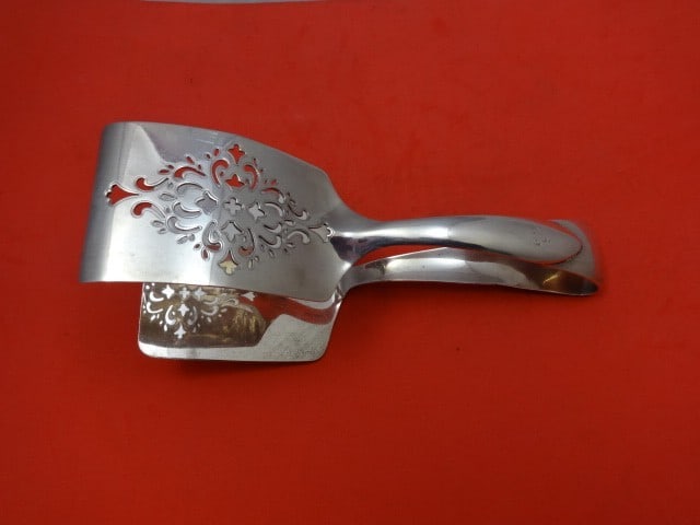Tiffany & Co Faneuil Sterling Silver Asparagus Serving Tong 7 3/4": Tiffany & Co Faneuil Sterling Silver Asparagus Serving Tong 7 3/4" Elevate your dining experience with this exquisite Faneuil pattern asparagus serving tong by Tiffany & Co. Crafted from high-quality 