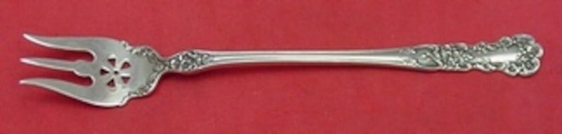 Gorham Buttercup Sterling Silver Pickle Fork Pierced 5.5 Serving Heirloom: Gorham Buttercup Sterling Silver Pickle Fork Pierced 5.5 Serving Heirloom This exquisite Buttercup pickle fork by Gorham, crafted from sterling silver, features a delicate pierced design. Measuring 5 