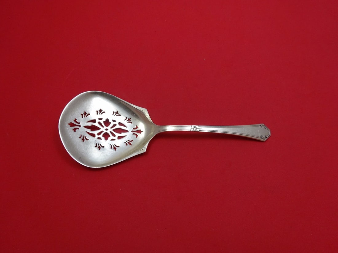 Towle Lady Mary Sterling Silver 7 3/8 Tomato Server: Towle Lady Mary Sterling Silver 7 3/8 Tomato Server Sterling silver tomato server in the Lady Mary pattern by Towle. This serving piece is not monogrammed and is in excellent pre-owned condition. Spec