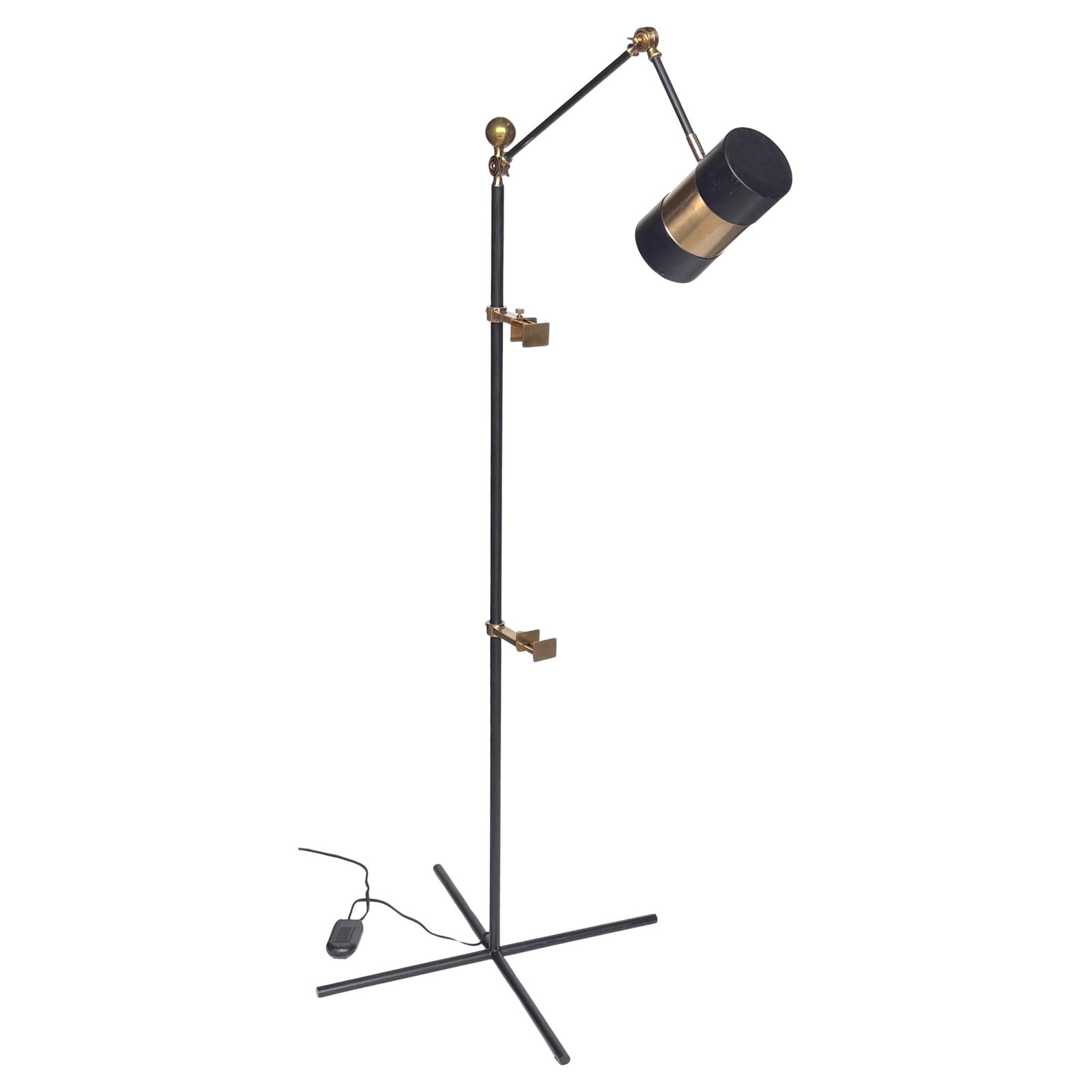 Italian Modern Brass Enameled Floor Lamp Easel Adjustable 20th Century: Italian Modern Brass Enameled Floor Lamp Easel Adjustable 20th Century Elevate your space with this stunning Italian Modern Brass and Enameled Floor Lamp Easel, a unique blend of functionality and art