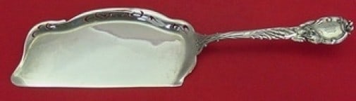 Reed & Barton La Parisienne Sterling Silver 12.5" Crumber: Reed & Barton La Parisienne Sterling Silver 12.5" Crumber Experience elegance with the La Parisienne Crumber by Reed & Barton, crafted from high-quality sterling silver. This pierced shoulder crumber 