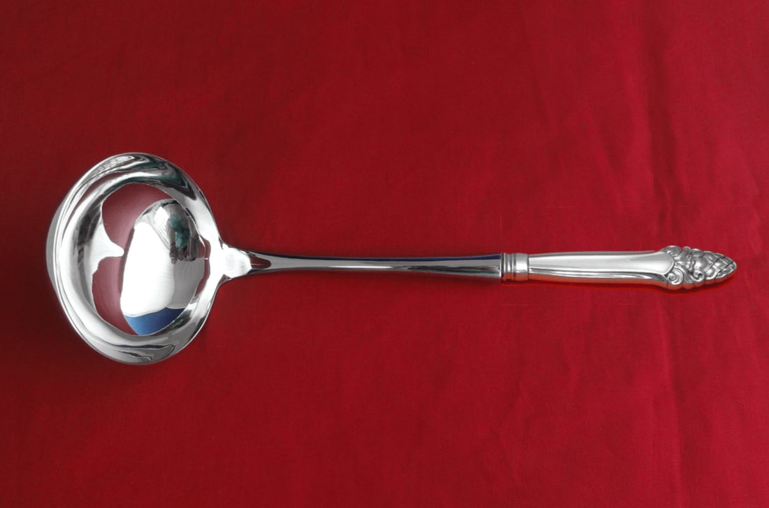 Gorham Sovereign Old Sterling Silver Soup Ladle Custom 10.5 Inch: Gorham Sovereign Old Sterling Silver Soup Ladle Custom 10.5 Inch This impressive soup ladle, crafted by Gorham in the exquisite Sovereign Old pattern, showcases a custom-made design featuring a hollow