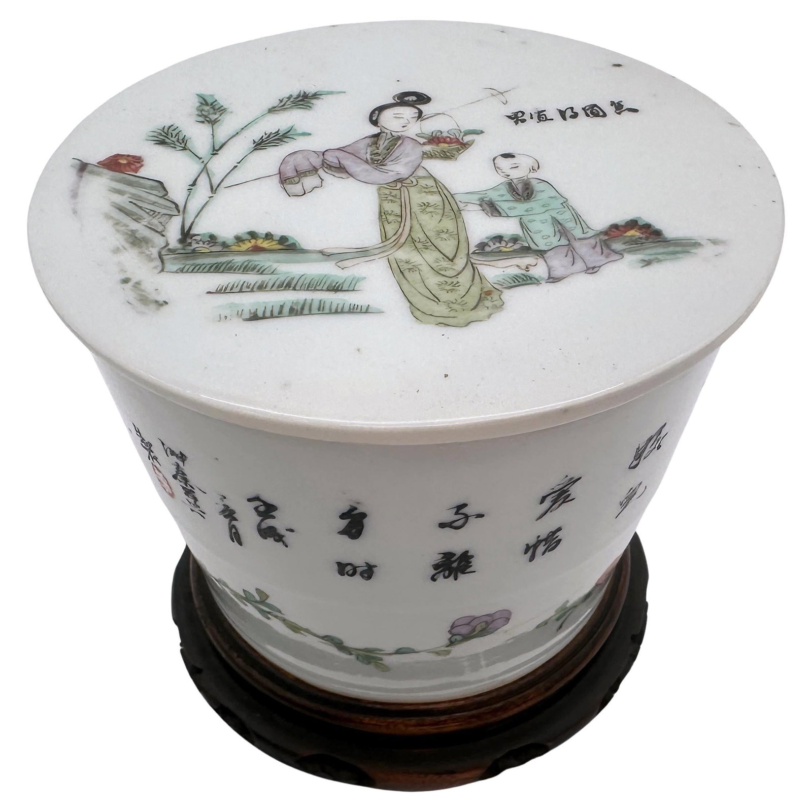 Set of 3 Republic Chinese Famille Rose Covered Jars with Calligraphy: Set of 3 Republic Chinese Famille Rose Covered Jars with Calligraphy This exquisite Republic Chinese Famille Rose Porcelain Covered Jar showcases intricate hand-painted artistry and is a remarkable ex
