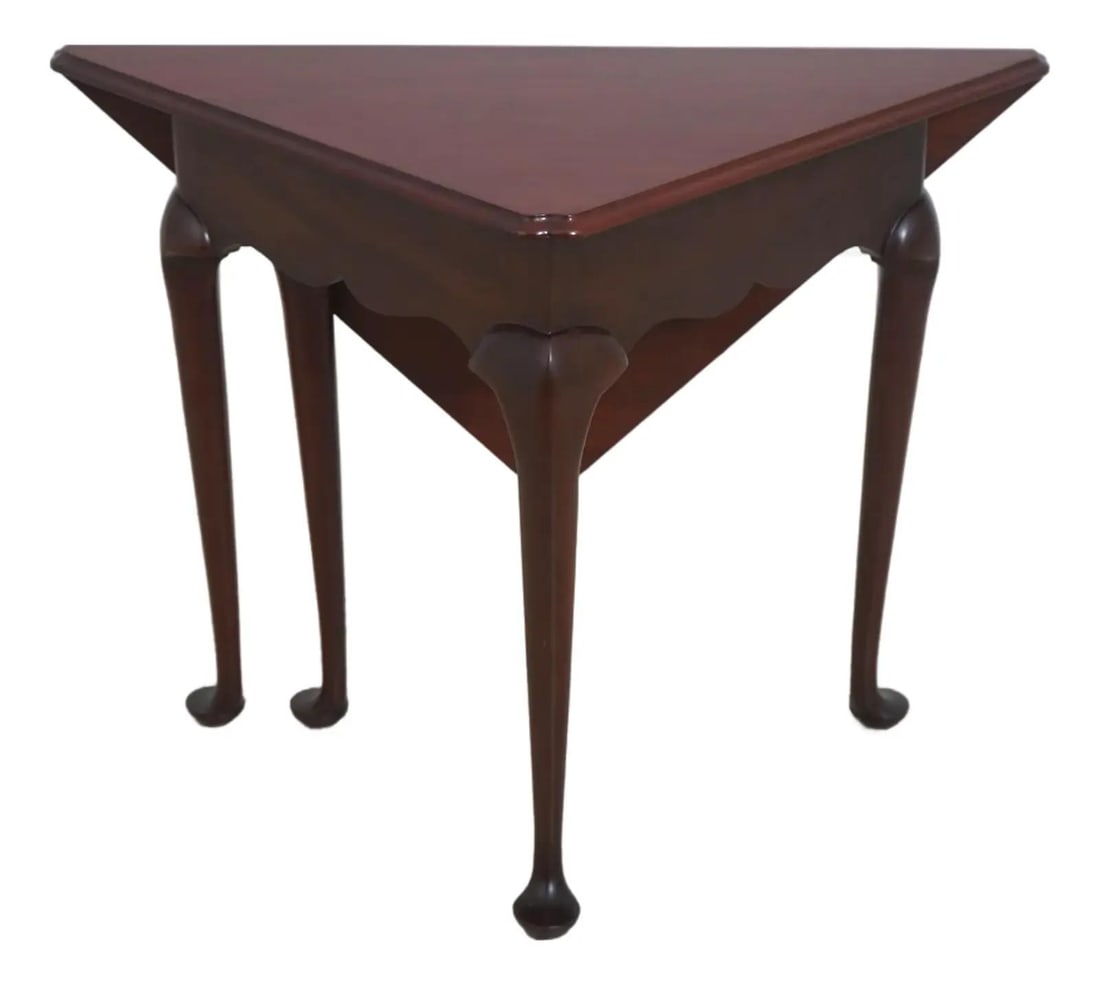 Mahogany Drop Leaf Corner Table with Queen Anne Legs by Baker: Mahogany Drop Leaf Corner Table with Queen Anne Legs by Baker This Baker Colonial Williamsburg corner table from the 1990s features a drop leaf design crafted from mahogany. The table showcases Queen 