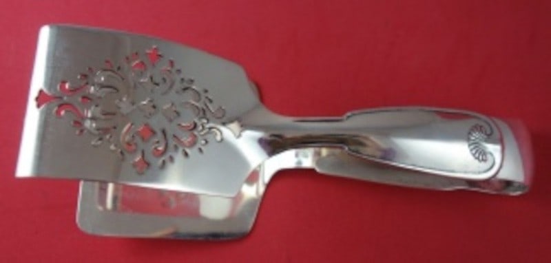 Tiffany & Co Palm Sterling Silver Asparagus Tong 7 1/2: Tiffany & Co Palm Sterling Silver Asparagus Tong 7 1/2 Tiffany & Co. Palm pattern sterling silver asparagus serving tong measuring 7 1/2 inches. It is not monogrammed, was made in the United States, a