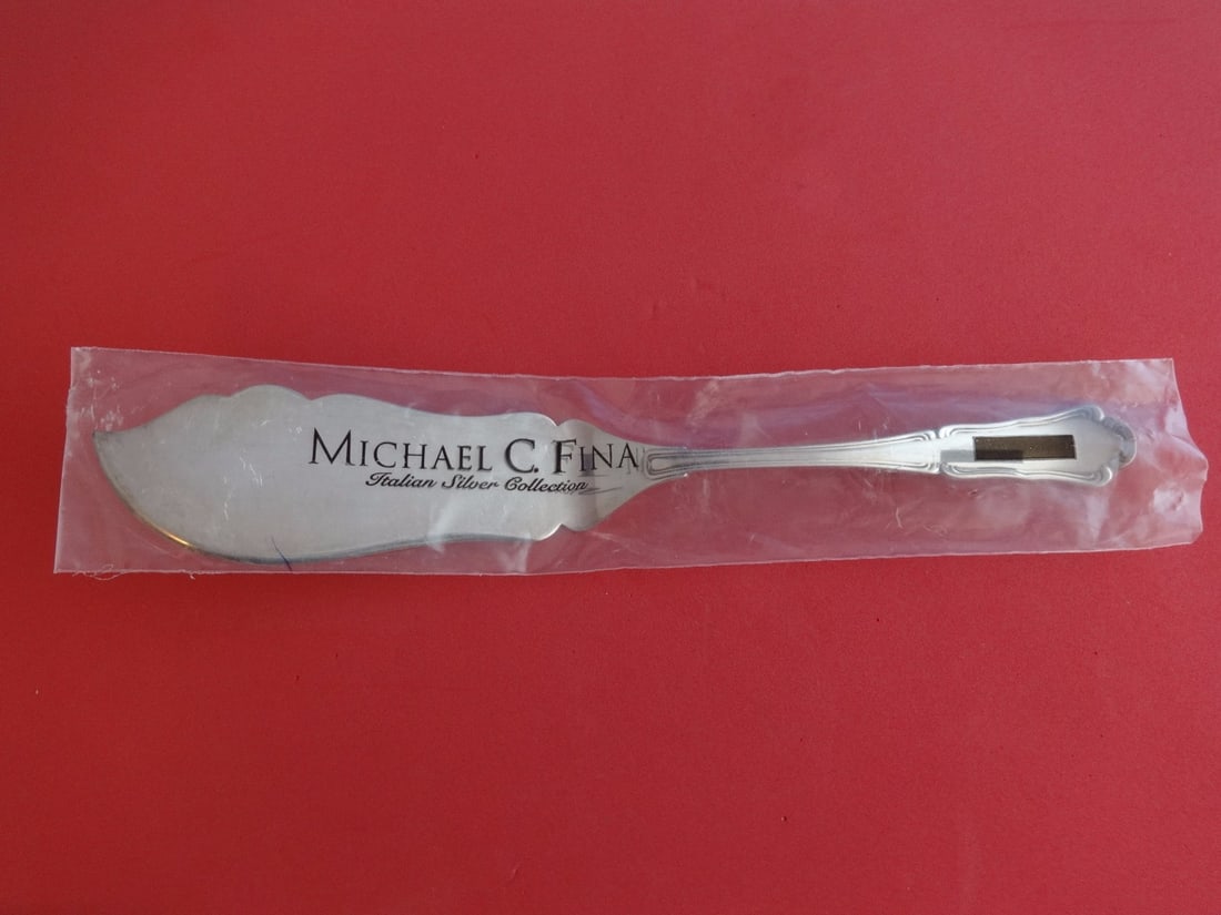 Zaramella Argenti Barocco Sterling Silver Fish Server 10.5": Zaramella Argenti Barocco Sterling Silver Fish Server 10.5" Introducing the exquisite Barocco Fish Server by Zaramella Argenti, crafted from high-quality sterling silver. This elegant serving piece me