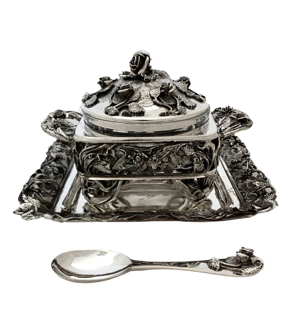 Handmade Italian 925 Sterling Silver Honey Dish Set with Tray & Spoon: Handmade Italian 925 Sterling Silver Honey Dish Set with Tray & Spoon Enhance your dining experience with this exquisite Fine Italian 925 Sterling Silver Honey Dish and Tray. Crafted in Italy, this se