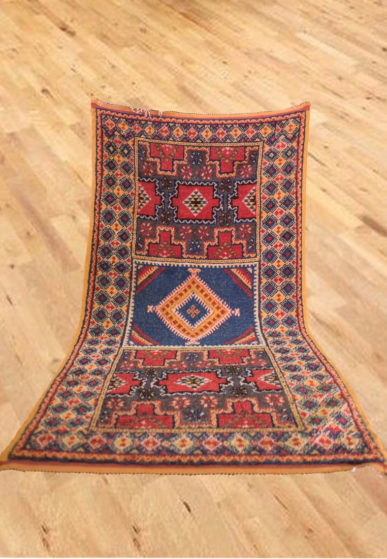 Eco-Friendly 100% Wool Moroccan Taznakht Handmade Rug 194 x 110cm: Eco-Friendly 100% Wool Moroccan Taznakht Handmade Rug 194 x 110cm Discover the beauty of traditional craftsmanship with this Sustainable Moroccan Handmade Taznakht rug. Crafted by skilled Berber weave