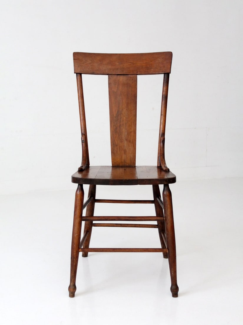 19th Century American Farmhouse Splat Back Chair: 19th Century American Farmhouse Splat Back Chair This 19th-century American splat back chair features a classic farmhouse design with a warm, aged finish. The chair showcases a tapered center splat, t