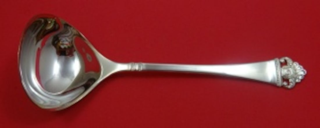 Robbe and Berking Rosenmuster Sterling Silver Gravy Ladle 7 3/4 Germany: Robbe and Berking Rosenmuster Sterling Silver Gravy Ladle 7 3/4 Germany A German sterling silver gravy ladle in the Rosenmuster pattern by Robbe & Berking. The piece is described as new, never used, a