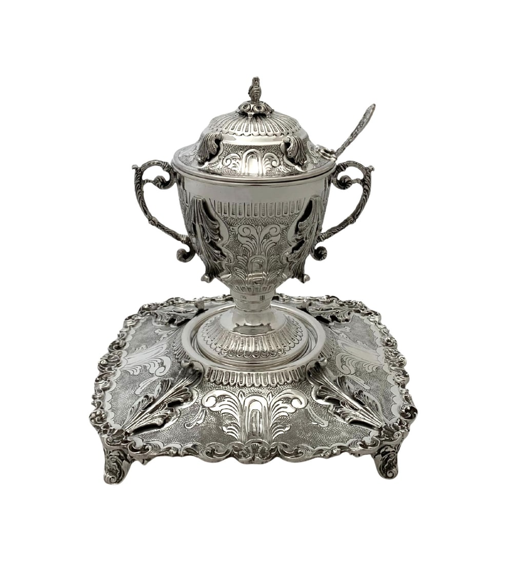 Handmade 925 Sterling Silver Leaf Applique Honey Dish & Tray: Handmade 925 Sterling Silver Leaf Applique Honey Dish & Tray This exquisite honey dish and tray set is crafted from fine 925 sterling silver, showcasing a beautiful combination of handmade leaf appliq