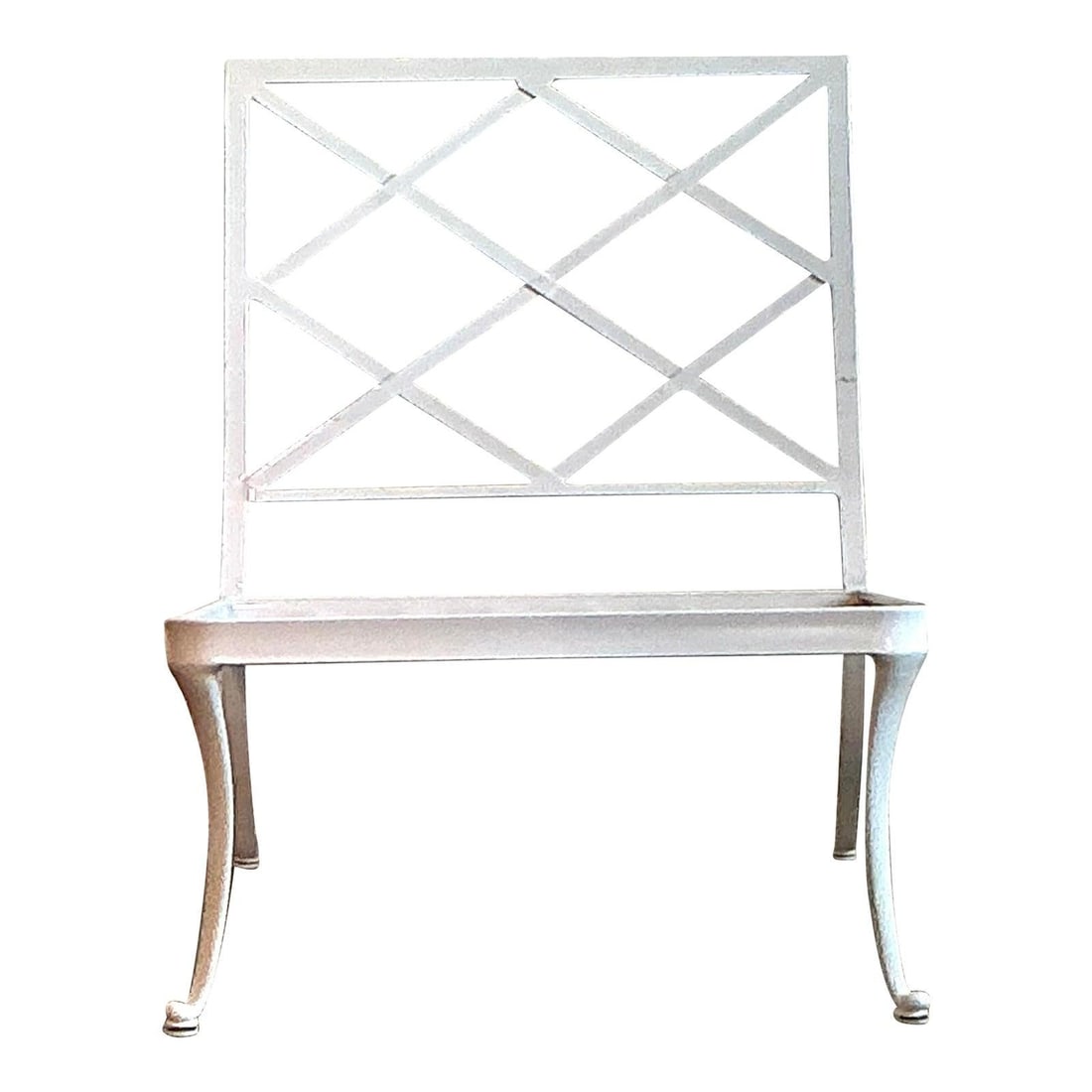 Vintage White Trellis Lounge Slipper Chair by Brown Jordan: Vintage White Trellis Lounge Slipper Chair by Brown Jordan This vintage Boho trellis lounge slipper chair is a stunning embodiment of classic elegance and airy design, reminiscent of the iconic Brown 