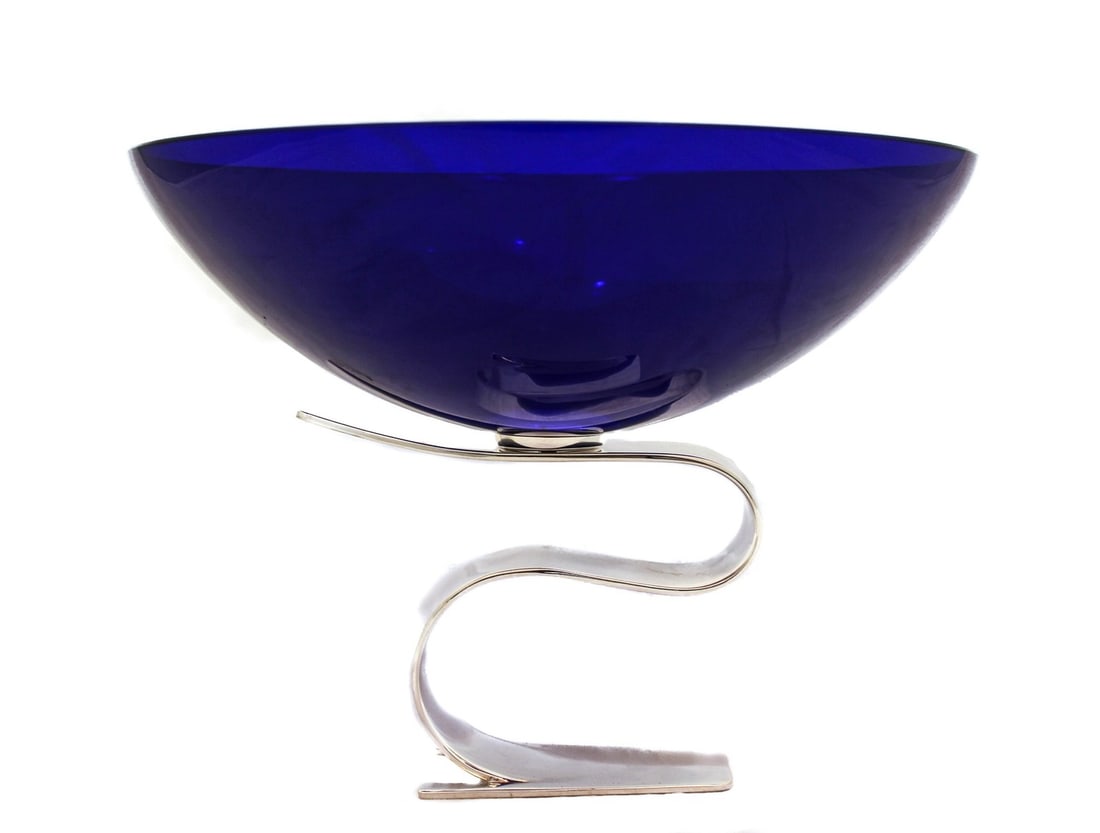 Italian 925 Sterling Silver Bowl With Blue Crystal Modern Handmade Design: Italian 925 Sterling Silver Bowl With Blue Crystal Modern Handmade Design This fine Italian bowl is handcrafted from 925 sterling silver and blue crystal. It features a modern, sleek design with a shi