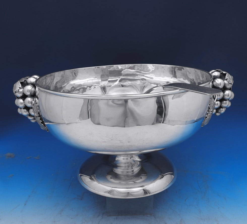 Sanborns sterling silver punch bowl with ladle and applied grape handles: Sanborns sterling silver punch bowl with ladle and applied grape handles This Sanborns Mexican sterling silver punch bowl and ladle set, dating from the 1950s, showcases exquisite craftsmanship. The p