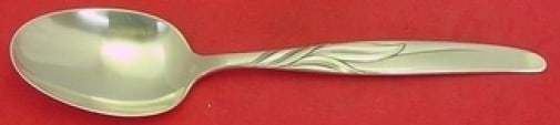 Towle Southwind Sterling Silver Serving Spoon 8 3/4": Towle Southwind Sterling Silver Serving Spoon 8 3/4" This exquisite serving spoon from the Southwind pattern by Towle is crafted from high-quality sterling silver. Measuring 8 3/4" in length, it showc