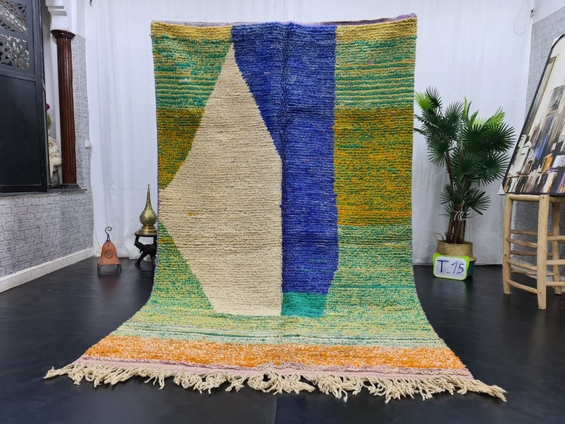 Handwoven Moroccan Rug 8 x 5 Feet 100% Sheep Wool: Handwoven Moroccan Rug 8 x 5 Feet 100% Sheep Wool Introducing a stunning elegant rug, expertly handwoven in the Atlas Mountains by local Berber women weavers. This exquisite piece showcases traditiona