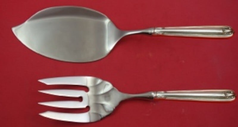 Towle Sterling Silver 2pc Salmon Serving Set Benjamin Franklin Pattern: Towle Sterling Silver 2pc Salmon Serving Set Benjamin Franklin Pattern Introducing the exquisite Towle Sterling Silver Salmon Set, featuring the timeless Benjamin Franklin pattern. This elegant 2-piec