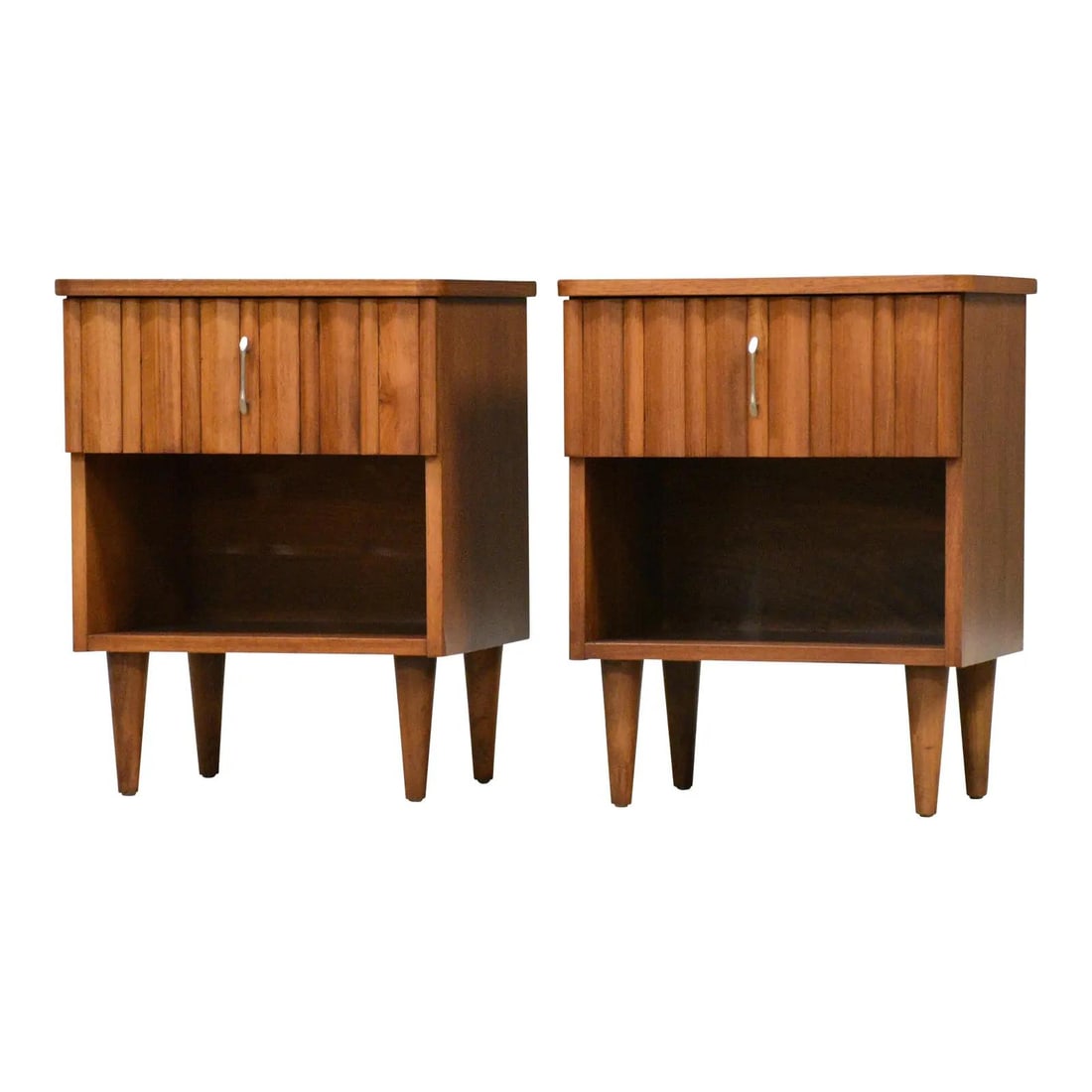 Pair of Mid Century Walnut Nightstands with Sculpted Fronts by Young: Pair of Mid Century Walnut Nightstands with Sculpted Fronts by Young This pair of mid-century modern nightstands, crafted by Young Manufacturing in the 1960s, features sculpted walnut fronts and a sin