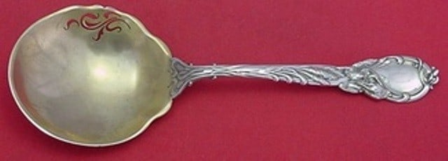 Reed & Barton La Parisienne Sterling Silver Gold Washed Pea Spoon 9 1/4": Reed & Barton La Parisienne Sterling Silver Gold Washed Pea Spoon 9 1/4" This exquisite La Parisienne pea spoon by Reed & Barton is crafted from sterling silver and features a stunning gold wash finis