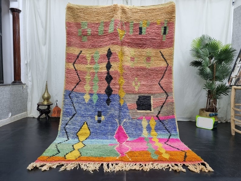 Handmade Moroccan Berber Wool Rug 10 x 5 Feet Authentic Art: Handmade Moroccan Berber Wool Rug 10 x 5 Feet Authentic Art Discover the beauty of this Authentic Handmade Moroccan Berber Wool Rug, a true piece of art featuring an array of designs that resemble a c