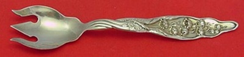 Whiting Sterling Silver Lily of the Valley Ice Cream Fork: Whiting Sterling Silver Lily of the Valley Ice Cream Fork Experience the elegance of the "Lily of the Valley" ice cream fork by Whiting, crafted in fine sterling silver. This exquisite piece features 