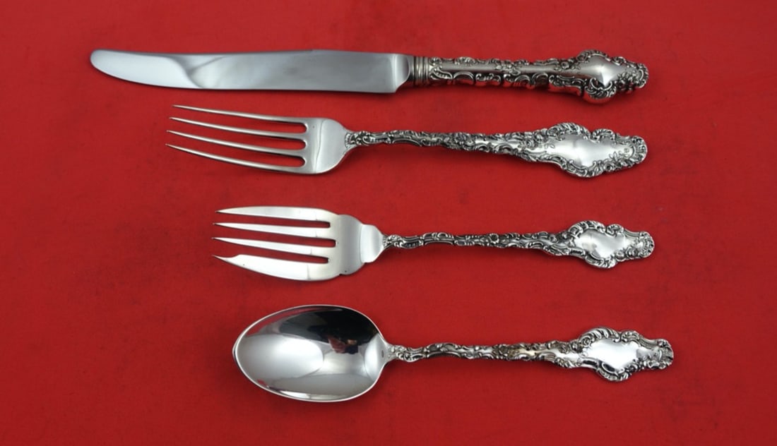 Durgin Watteau Sterling Silver 4 Piece Place Setting: Durgin Watteau Sterling Silver 4 Piece Place Setting Enhance your dining experience with this exquisite 4-piece place setting in the Watteau pattern by Durgin, crafted from high-quality sterling silve