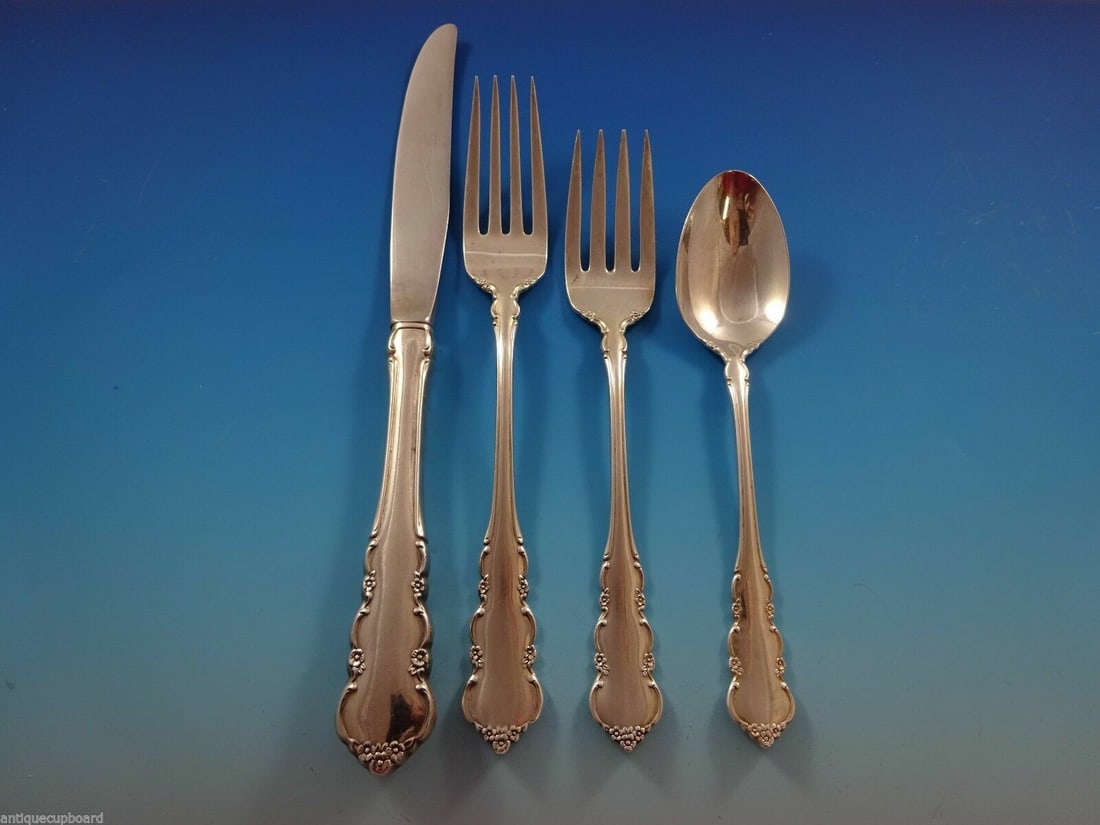 Oneida Martinique Sterling Silver 4-Piece Place Setting: Oneida Martinique Sterling Silver 4-Piece Place Setting Enhance your dining experience with the Martinique by Oneida Sterling Silver Place Setting. This elegant 4-piece set features a classic design a
