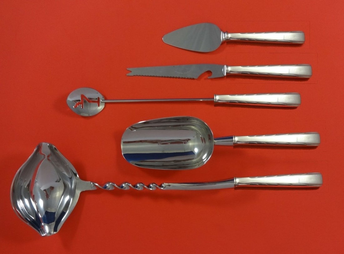 Easterling Horizon Sterling Silver 5pc Cocktail Party Bar Set: Easterling Horizon Sterling Silver 5pc Cocktail Party Bar Set Elevate your cocktail gatherings with the Horizon by Easterling Sterling Silver Cocktail Party Bar Serving Set. This exquisite 5-piece hos