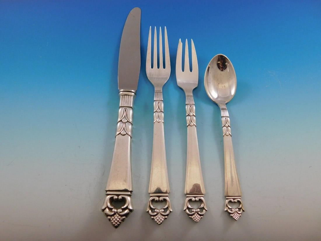 Frigast Danish Crown Sterling Silver 4-Piece Place Setting: Frigast Danish Crown Sterling Silver 4-Piece Place Setting This exquisite 4-piece dinner size place setting from the Danish Crown pattern by Frigast offers a timeless elegance for any dining experienc