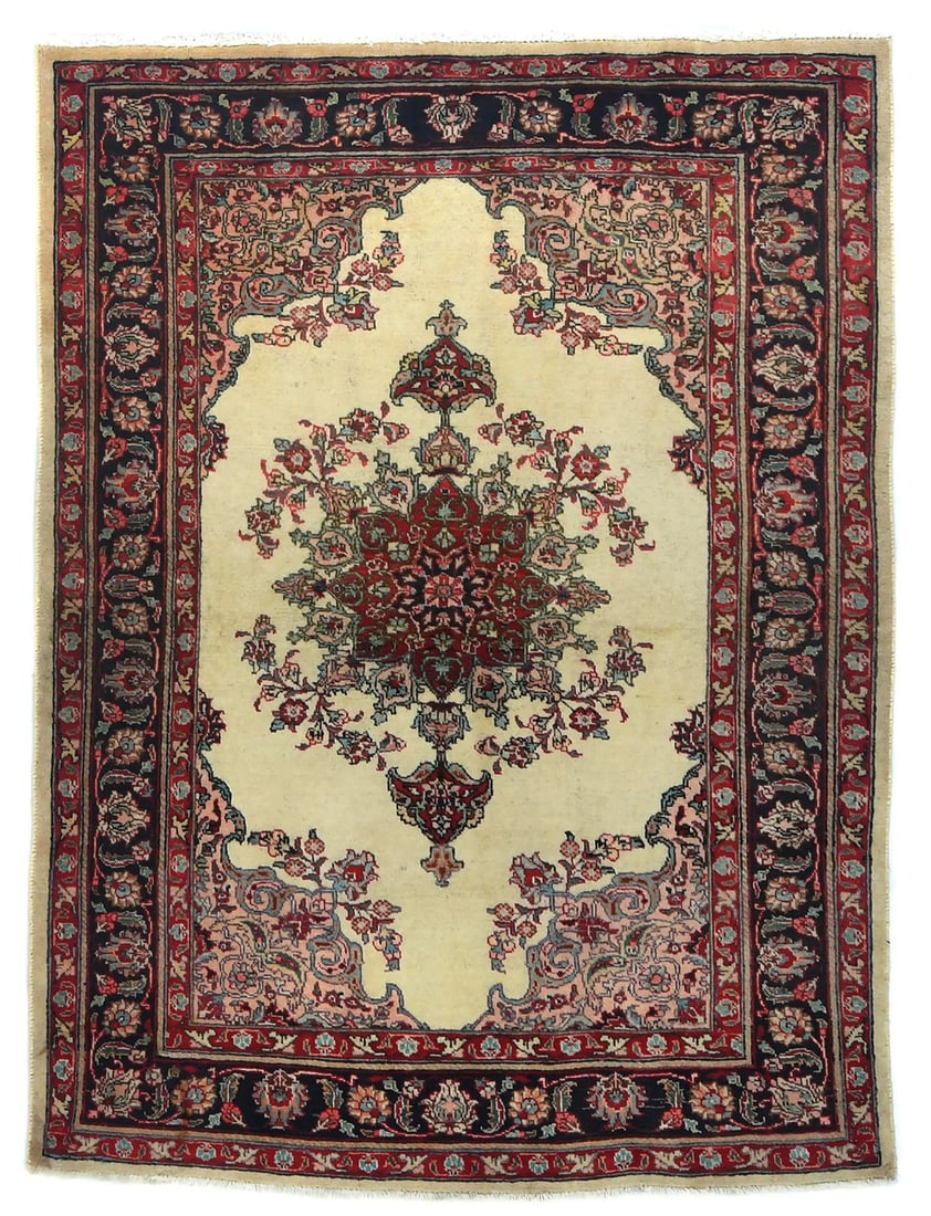 Vintage Handmade Floral Design Wool Oriental Area Rug 4'8 x 6'2: Vintage Handmade Floral Design Wool Oriental Area Rug 4'8 x 6'2 Enhance your home decor with this exquisite Semi-Antique Handmade Floral Design Oriental Rug. Measuring 4'8" x 6'2", this area rug featu