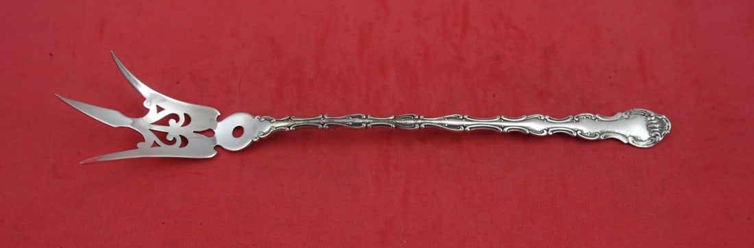Gorham Strasbourg Sterling Silver Pierced Lettuce Fork 9.5": Gorham Strasbourg Sterling Silver Pierced Lettuce Fork 9.5" This exquisite Strasbourg Lettuce Fork by Gorham is crafted from high-quality sterling silver. Measuring 9 1/2 inches, this pierced serving 
