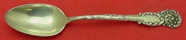 Reed and Barton La Reine Sterling Place Soup Spoon 7 1/4: Reed and Barton La Reine Sterling Place Soup Spoon 7 1/4 Sterling silver place soup spoon in the La Reine pattern by Reed & Barton. It is not monogrammed and is in excellent pre-owned condition. Speci