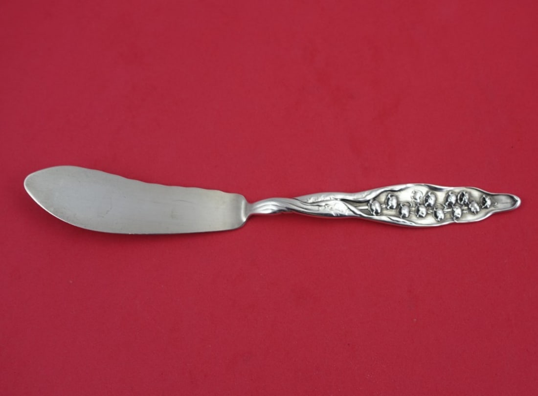 Whiting Sterling Silver 8.25 Master Butter Knife Lily of the Valley: Whiting Sterling Silver 8.25 Master Butter Knife Lily of the Valley This exquisite master butter knife features the elegant "Lily of the Valley" pattern by Whiting, crafted from high-quality sterling 