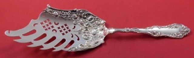 Towle Old English Sterling Silver Macaroni Server 9 3/4": Towle Old English Sterling Silver Macaroni Server 9 3/4" This exquisite Old English macaroni server by Towle is a stunning piece of history from the 19th century, dating back to 1850-1899. Crafted fro