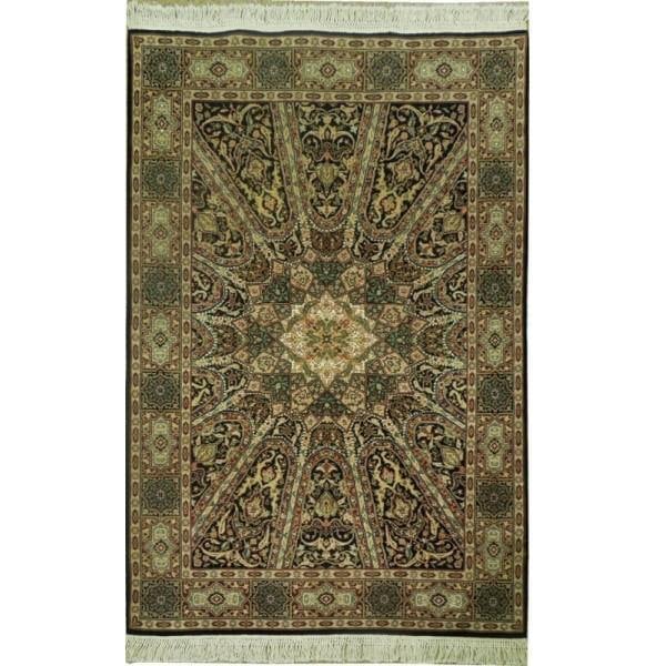 Exquisite 4 x 6 Handmade Wool & Silk Rug: Exquisite 4 x 6 Handmade Wool & Silk Rug Free continental US Shipping Enhance your living space with this exquisite 4 x 6 handmade rug, crafted from fine quality wool and silk. This luxurious rug comb