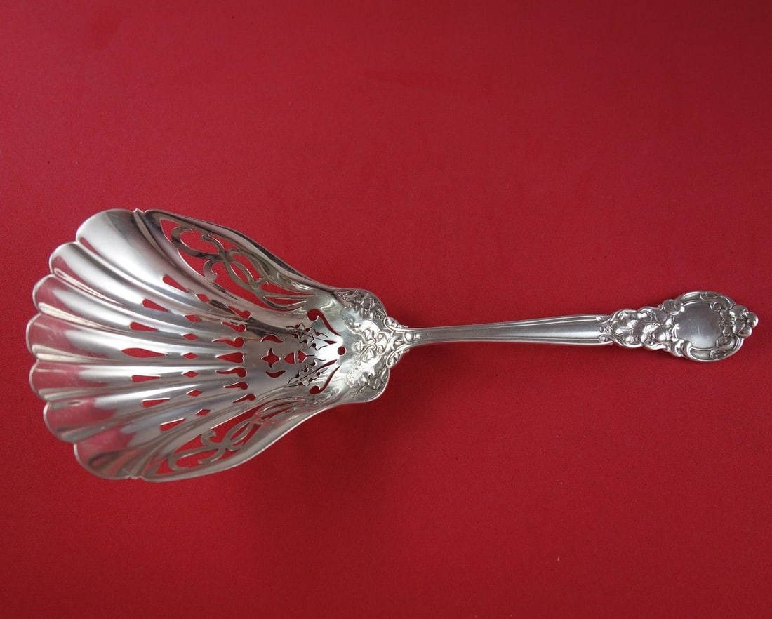 Gorham Royal Oak Sterling Silver Saratoga Chip Server 8 3/4 in: Gorham Royal Oak Sterling Silver Saratoga Chip Server 8 3/4 in Elevate your dining experience with this exquisite Royal Oak Saratoga Chip Server from Gorham, crafted from fine sterling silver. Measuri