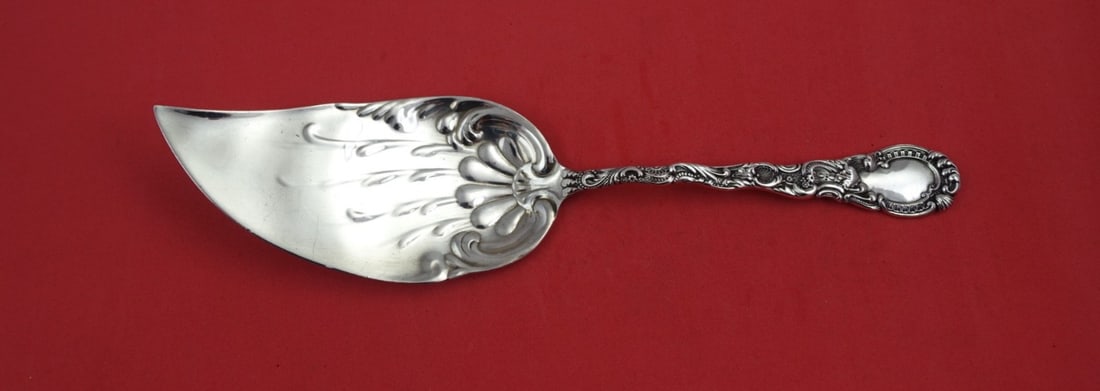 Durgin Louis XV Sterling Silver Ice Cream Server Fancy Blade 9": Durgin Louis XV Sterling Silver Ice Cream Server Fancy Blade 9" This exquisite serving piece features the elegant Louis XV pattern by Durgin, crafted from sterling silver. Measuring 9 inches, this ice