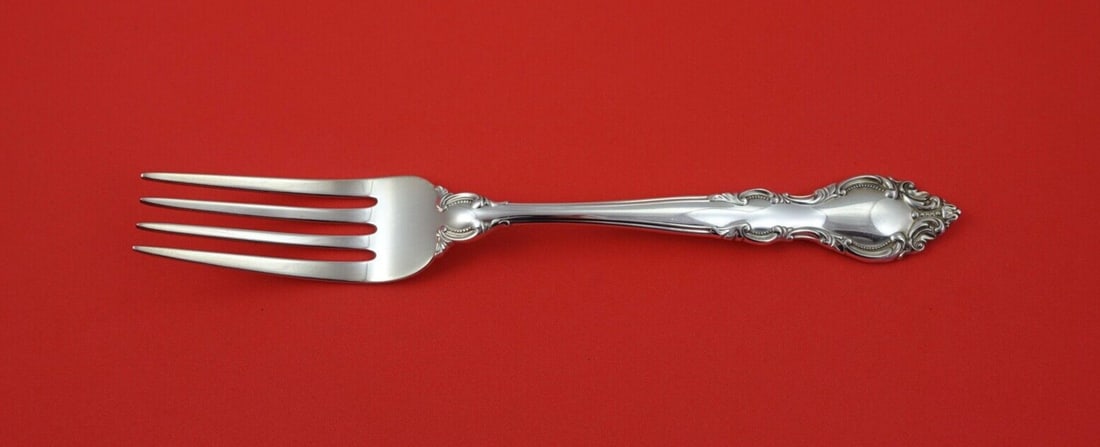 Lunt Malvern Sterling Silver Regular Fork 7 3/8 Inch: Lunt Malvern Sterling Silver Regular Fork 7 3/8 Inch Experience timeless elegance with the Malvern pattern fork by Lunt. Made of high-quality sterling silver, this regular fork measures 7 3/8" and sho