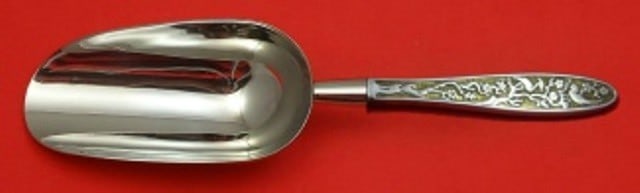 Reed & Barton Tree of Life Sterling Silver Ice Scoop 9 3/4": Reed & Barton Tree of Life Sterling Silver Ice Scoop 9 3/4" This exquisite ice scoop features the renowned Tree of Life design by Reed & Barton, crafted from high-quality sterling silver. The piece sh