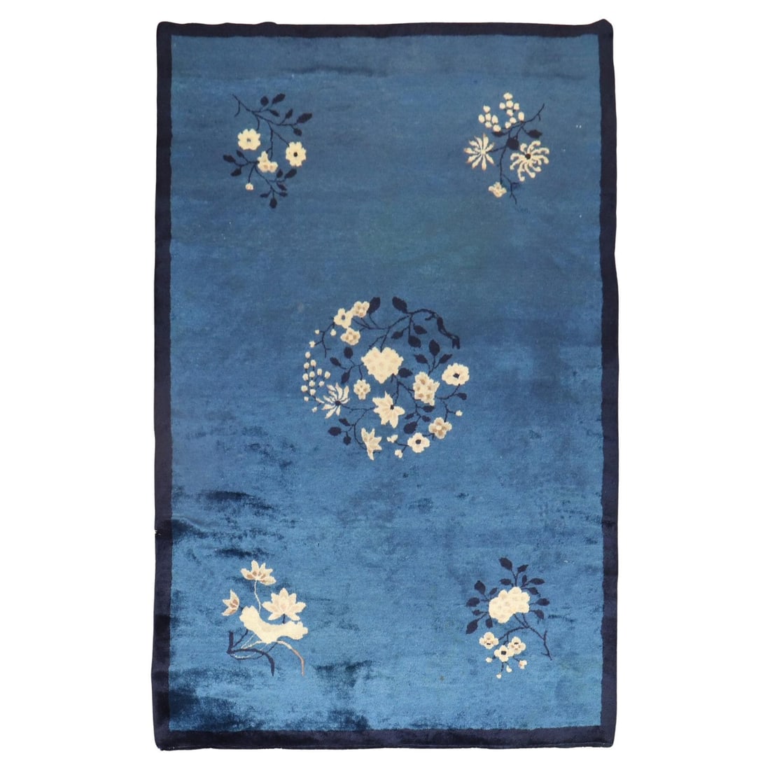 Mid 20th Century Antique Chinese Peking Hand-Woven Wool Rug: Mid 20th Century Antique Chinese Peking Hand-Woven Wool Rug Discover this exquisite Antique Chinese Peking Rug, a stunning piece that embodies minimalist design with a beautiful floral motif. Hand-wov