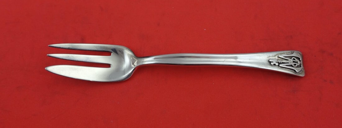 Tiffany & Co Sterling Silver 3-Tine Caviar Fork Lap Over Edge Plain 5 3/4: Tiffany & Co Sterling Silver 3-Tine Caviar Fork Lap Over Edge Plain 5 3/4 Introducing a stunning 3-tine caviar fork from Tiffany & Co., crafted in sterling silver and featuring the elegant Lap Over Ed