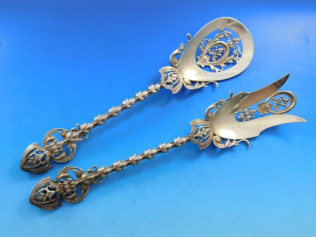 Shiebler Number 3131 Sterling Silver Vermeil Salad Serving Set 10.5": Shiebler Number 3131 Sterling Silver Vermeil Salad Serving Set 10.5" This exquisite salad serving set, crafted by Shiebler, showcases the elegant Number 3131 pattern. Made of sterling silver with a lu