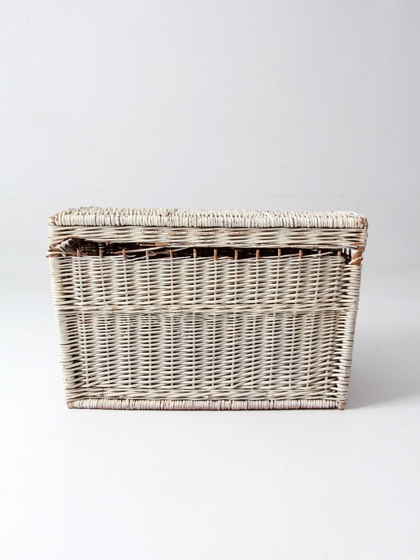 English Country Style Wicker Basket with Hinged Lid: English Country Style Wicker Basket with Hinged Lid This vintage white painted wicker storage basket features a hinged lid and woven side handles, offering both functionality and charm. The naturally 