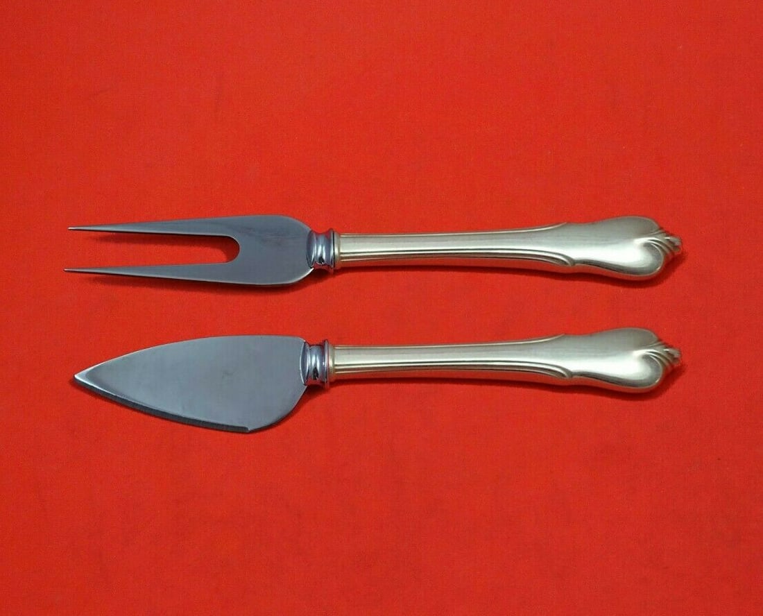 Wallace Grand Colonial Sterling Silver Cheese Serving Set 2pc: Wallace Grand Colonial Sterling Silver Cheese Serving Set 2pc Introducing the exquisite Grand Colonial Serving Set by Wallace, a stunning 2-piece collection crafted in sterling silver. This elegant se